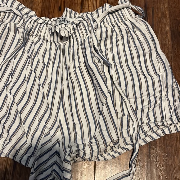 ✨3/25 high rise shorts - Picture 2 of 6